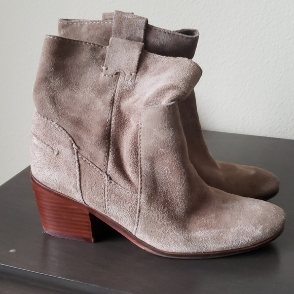 🛑SOLD🛑Vince Camuto Suede Booties - Picture 2 of 3